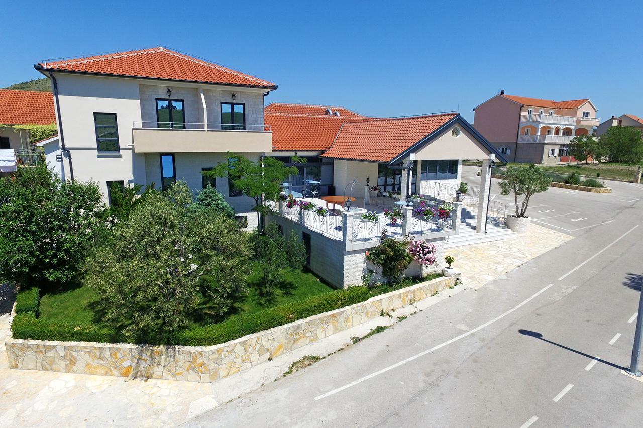 B&B Ave Maria Vrpolje ภายนอก รูปภาพ